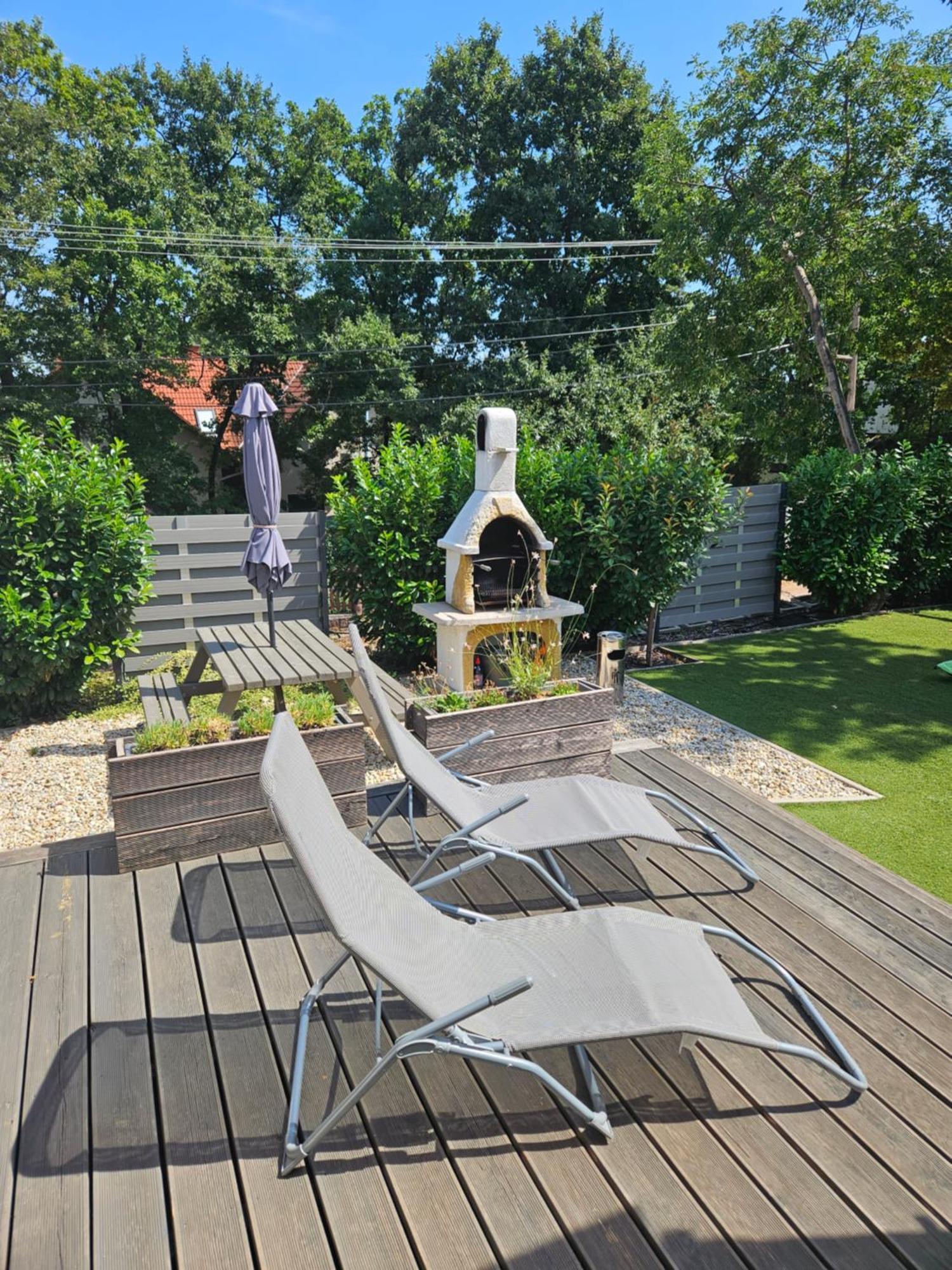 Bowery Guest Houses - Arnyas Vendeghazak Balatonalmádi Exteriér fotografie